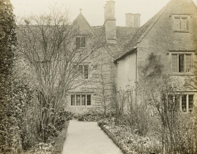 Kelmscott Manor: A frente do jardim de Frederick H. Evans