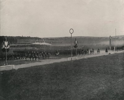 Uma Revisão Militar em Longchamps (foto a p/b) de French Photographer
