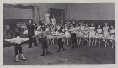 Rapazes numa aula de ballet (foto a p/b) de French Photographer