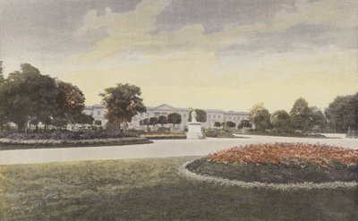 Compiegne, fachada do palácio no pequeno parque de French Photographer