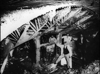 Construção do metro de Paris - Obras do metro, linha 1 - fotografia de French Photographer