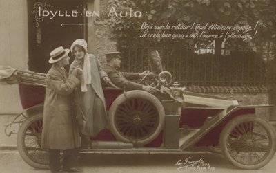 Casal com um carro (foto a cores) de French Photographer
