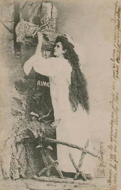 Crois Espere Aime (Believe Hope Love). Postal enviado em 1913. Handwrighting na borda direita é uma mensagem pessoal entre os membros da família. de French Photographer