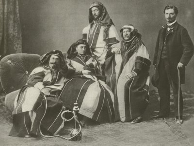 Ferdinand De Lesseps (segundo da direita) a trabalhar no canal de Suez (foto a p/b) de French Photographer