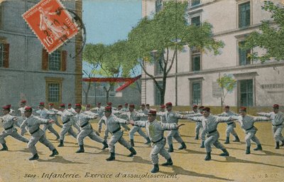 Infantaria francesa que exercita, cartão postal enviado em 1913. de French Photographer