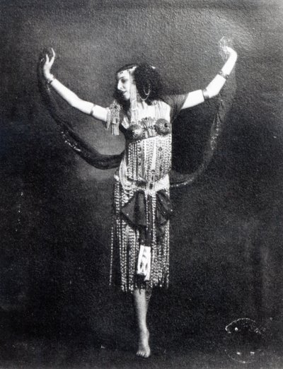 Ida Rubinstein no papel de Salomé (foto bw) de French Photographer