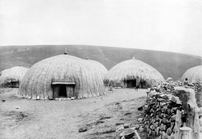 Cabanas Kaffir, África do Sul, c.1914 de French Photographer