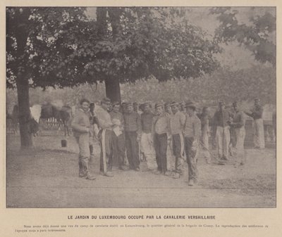 A Comuna de Paris, O Jardim do Luxemburgo ocupado pela Cavalaria de Versalhes (foto a p/b) de French Photographer