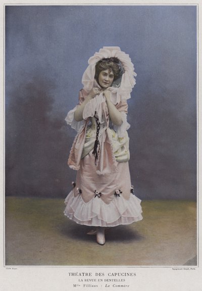 Mademoiselle Filliaux e La Commere em La Revue des Dentelles (foto colorida) de French Photographer