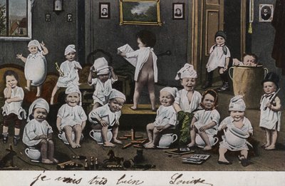 Muitos bebês em seus penicos de French Photographer