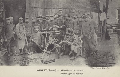 Maxim arma em posição, Albert, Somme, Primeira Guerra Mundial (foto a p/b) de French Photographer
