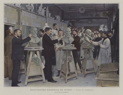 Aula de modelismo na escola de cerâmica da fábrica de porcelana de Sevres, França (foto a cores) de French Photographer