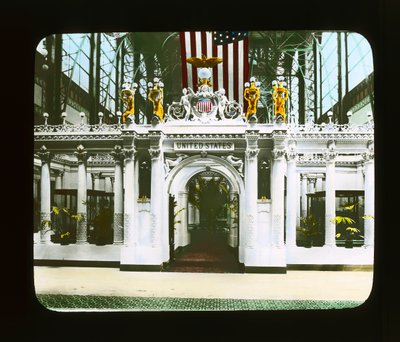 Exposição de Paris: Pavilhão dos Estados Unidos, seção elétrica, 1900 (lanterna) de French Photographer