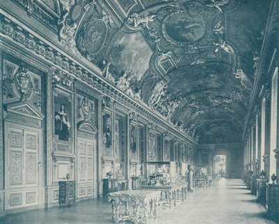 Paris: Galeria da Apollo, Museu do Louvre, olhando para o Norte (foto a p/b) de French Photographer