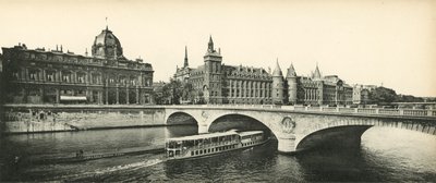 Paris, a Conciergerie e o Tribunal de Comércio, a Conciergerie e a Corte do Comércio de French Photographer