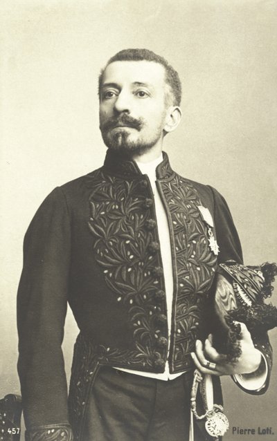 Pierre Loti, oficial da marinha francesa e romancista de French Photographer