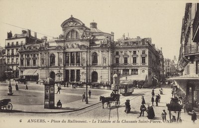 Place du Ralliement, o teatro e o Chaussee Saint-Pierre, Angers, França de French Photographer