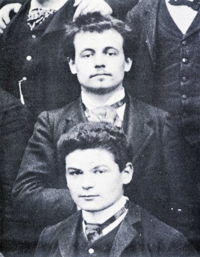 Retrato: Alfred Jarry (1873 -1907) e Fargue (1876 - 1947) no Liceu Henri IV, Paris - foto de French Photographer