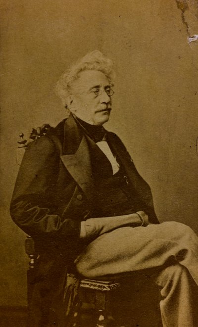 Retrato de Hippolyte Bellangé, pintor e litógrafo francês; carte de visite (foto a p/b) de French Photographer