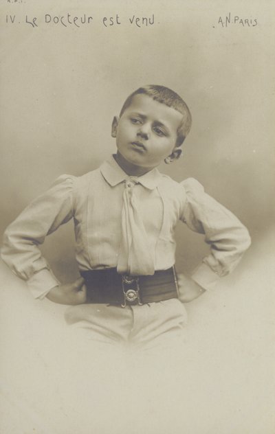 Retrato de um rapazinho (foto a p/b) de French Photographer