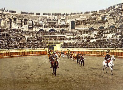 Procissão de matadores no anfiteatro em Nîmes, 1890-1900 de French Photographer