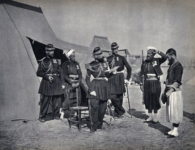 Punição, soldados do exército francês durante a campanha da Crimeia em 1854. Fotografia, finais do século XIX. de French Photographer
