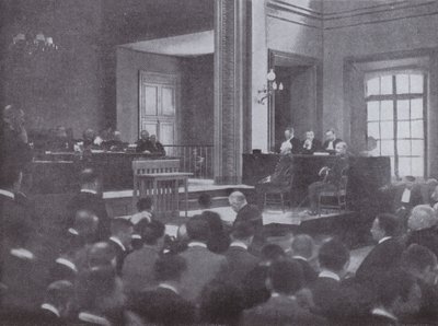 Novo julgamento do caso de Alfred Dreyfus, oficial do exército francês injustamente condenado por traição, Rennes, França, 1899 de French Photographer