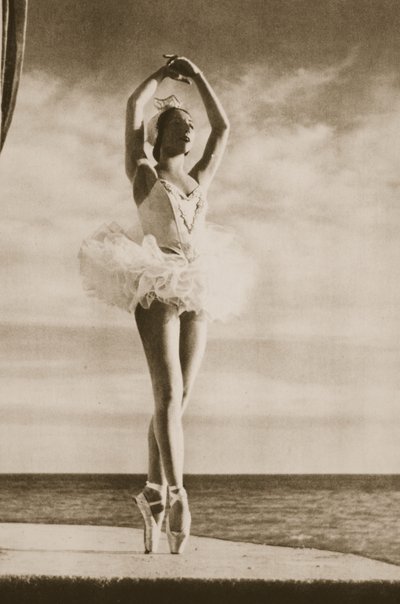Rosella Hightower no Lago dos Cisnes, do Grand Ballet de Monte-Carlo, 1949 (fotogravura) de French Photographer