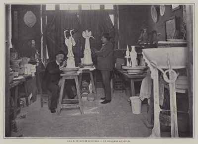 Oficina de escultura na fábrica de porcelana de Sevres, França (foto a p-b) de French Photographer