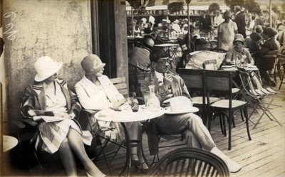 A Paris dos artistas da época: o pintor Tsuguharu-Leonard Foujita de French Photographer