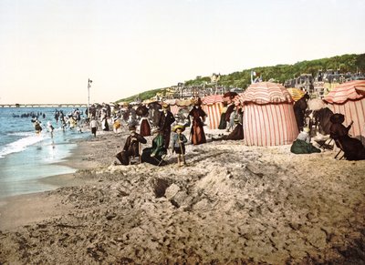 A praia de Trouville na França, 1890-1900 de French Photographer