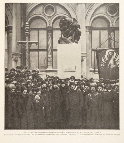 Inauguração de um monumento erigido pelos soviéticos em memória de um dos assassinos de Alexandre II, de Histoire des Soviets, pub. 1922 (litografia) de French Photographer