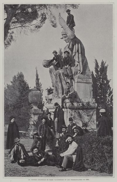 Visitantes na estátua de Roma Victorious de French Photographer