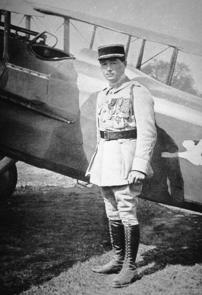 Ás aéreo francês da Primeira Guerra Mundial Sous-Lieutenant Rene Fonck, premiado com a Legião D