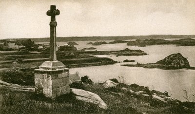 Ilha de Bréhat: Croix St Michel e os ilhéus de Kerpont, início do século XX (fotografia a preto e branco) de French Photographer