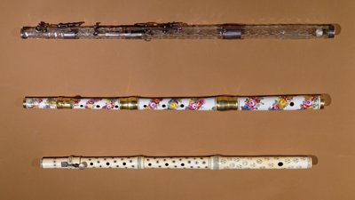 3 flautas (marfim, porcelana e cristal) de French School