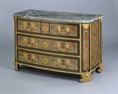 Uma cômoda Luís XIV, c.1710 (tartaruga policromada e incrustações de latão) de French School