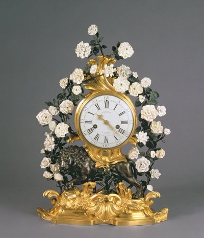A Louis XV Clock, Vincennes/Mennecy, c.1750 (porcelana, ormolu e bronze) de French School