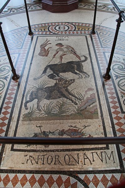 Uma vista interior do castelo: mosaico de French School