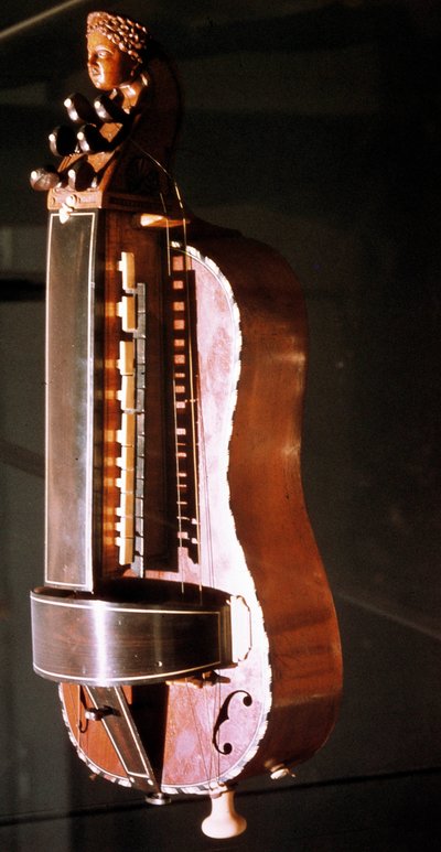 Uma roda velha. Século XIX. Musee des Arts et Traditions populaires, Paris de French School