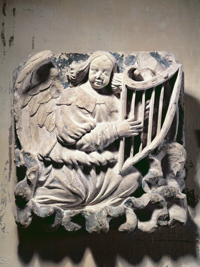 Músico de anjo tocando a harpa (baixo-relevo) de French School