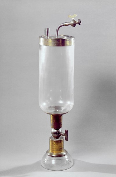 Aparato para estudar gás, projetado por Antoine Laurent de Lavoisier (1743-94) (metal e vidro) de French School