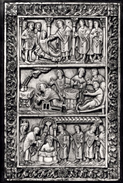 Placa esculpida para uma capa de livro com cenas da vida de São Remígio (c.437-533) e o batismo de Clóvis I (465-511) de French School