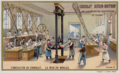 Fabrico de chocolate. Colocação de chocolate em moldes (chromolitho) de French School