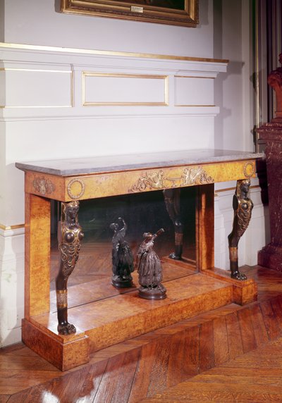 Console com quimera estilo egípcio (madeira) de French School