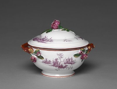 Taça Coberta, fabricada pela Fábrica São Clemente, c.1775 de French School