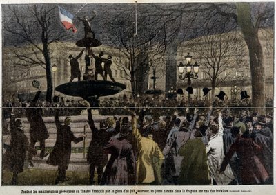 Manifestações em frente ao Teatro Francês provocadas por um judeu desertor, um jovem hasteia a bandeira francesa: o peregrino de French School
