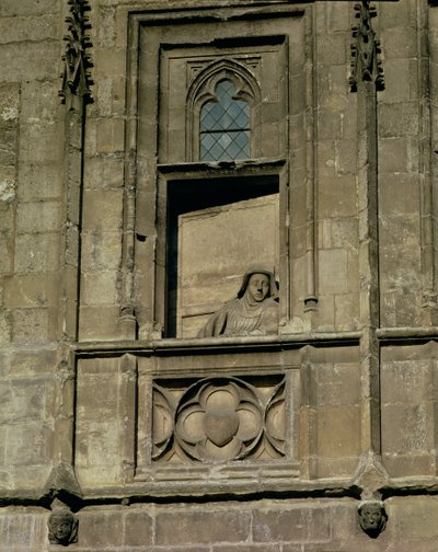 Janela de manequim na fachada de entrada com uma figura de uma mulher olhando para fora, possivelmente a esposa de Jacques Coeur, 1443-51 de French School