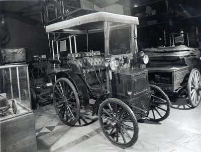 Automóvel Peugeot adiantado, c.1898 de French School