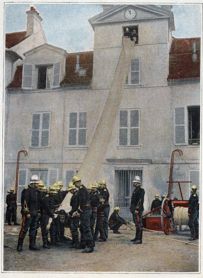 Bombeiros de Paris. O resgate vem primeiro. A escalada para chegar perto dos desastres é feita imediatamente por meio dos ganchos, dos nós da cadeira ou do saco salva-vidas montado pelo gerente da bomba e pelo primeiro criado. Os sapadores abaixo suportam  de French School